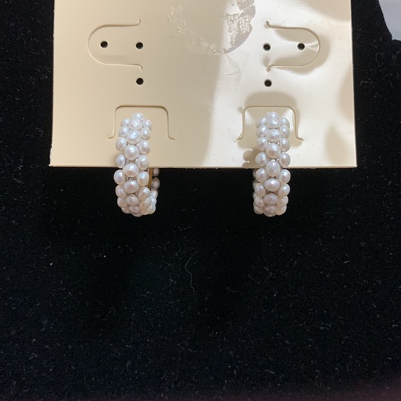 Host Pick ⭐️JTV 3 row mini pearls,925 silver 1” hoop earrings & vintage necklace - Picture 6 of 9